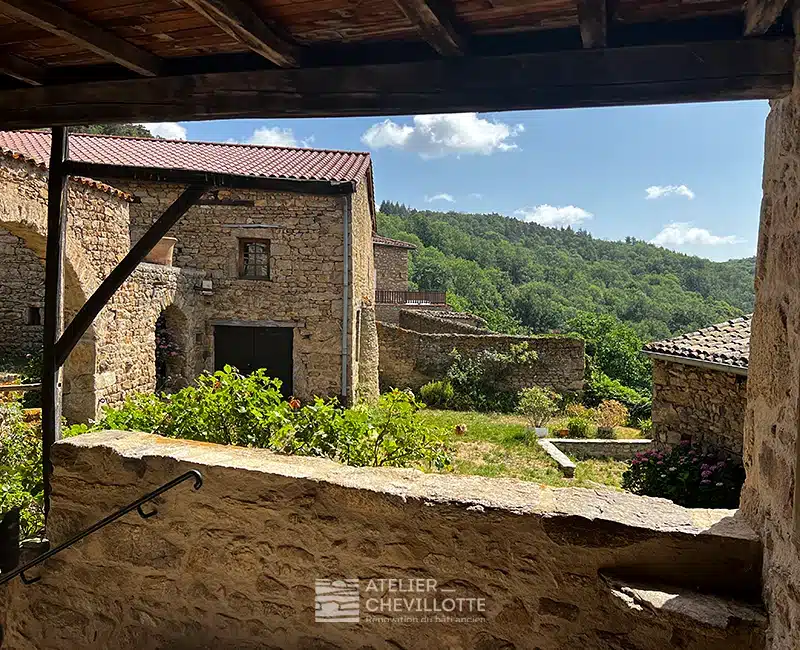 Présentation de notre atelier : rénovation de maison ancienne en pierre