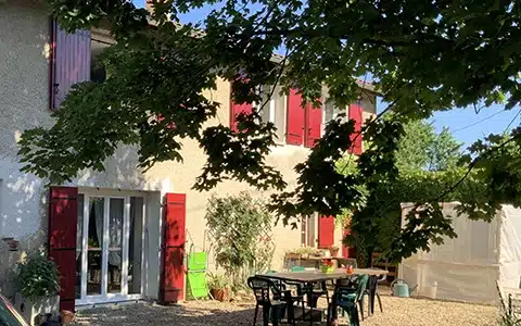 Vue extérieure d'une maison ancienne